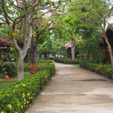Punpisa Resort Sam Chuk エクステリア 写真