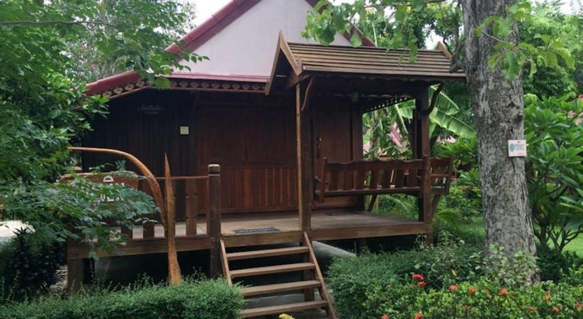 Punpisa Resort Sam Chuk エクステリア 写真
